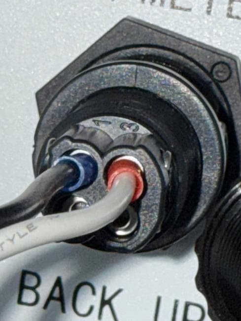 Meter/CT aansluiting op omvormer